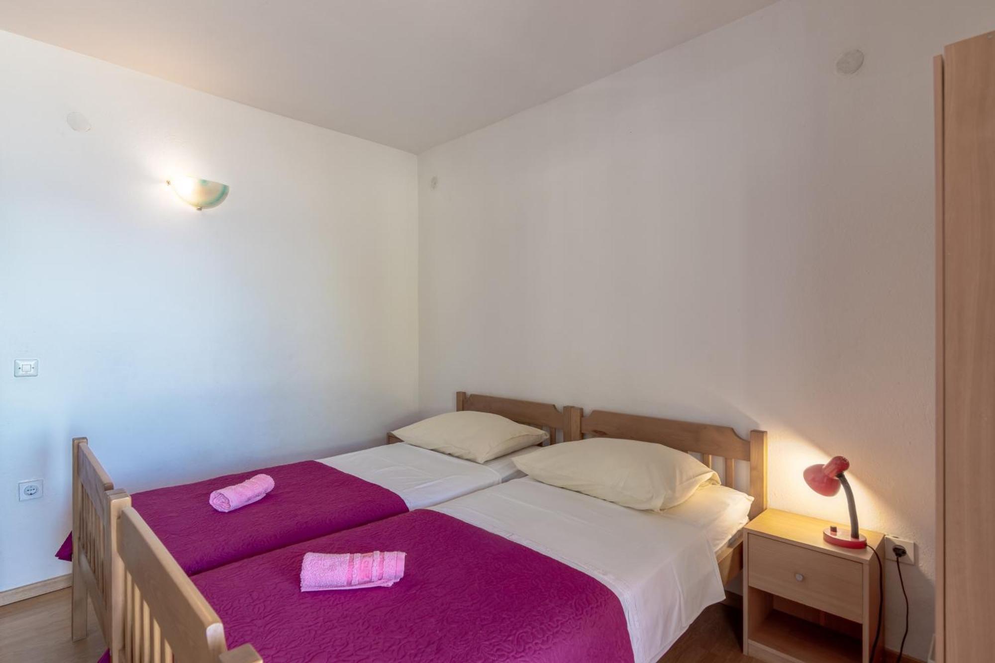 Seaside Secluded Apartments Cove Torac, Hvar - 575 Gdinj Room photo